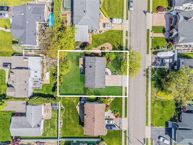 63 Ripplewater Avenue, Massapequa, NY 11758