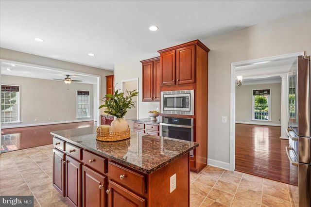 41305 WINDYBUSH DR, Leesburg, VA 20175
