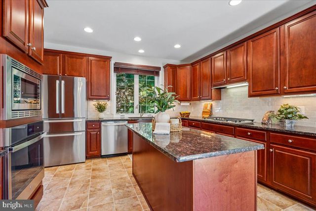 41305 WINDYBUSH DR, Leesburg, VA 20175