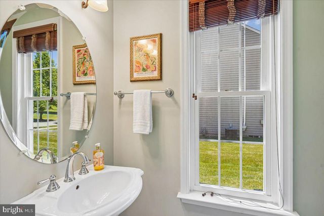41305 WINDYBUSH DR, Leesburg, VA 20175