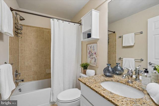 41305 WINDYBUSH DR, Leesburg, VA 20175
