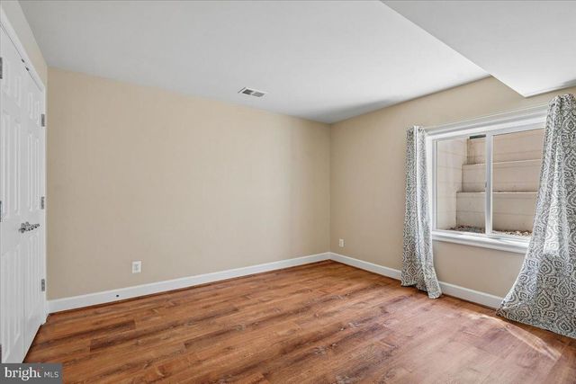 41305 WINDYBUSH DR, Leesburg, VA 20175