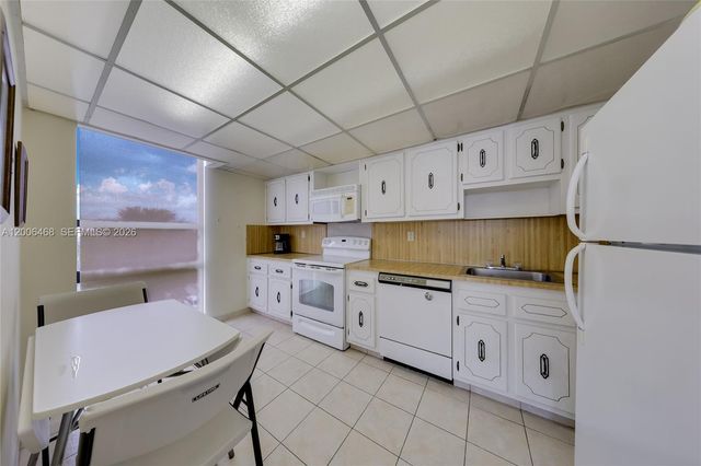 600 NE 36th St 421, Miami, FL 33137