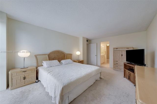 600 NE 36th St 421, Miami, FL 33137