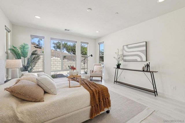 5970 Shaw Lopez Row, San Diego, CA 92121