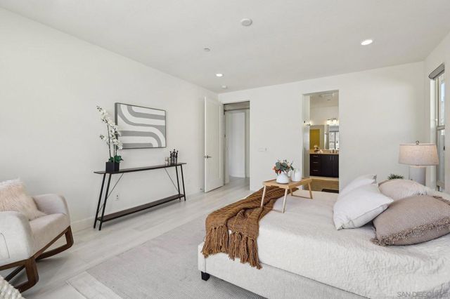 5970 Shaw Lopez Row, San Diego, CA 92121