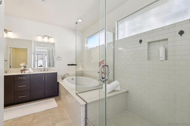 5970 Shaw Lopez Row, San Diego, CA 92121