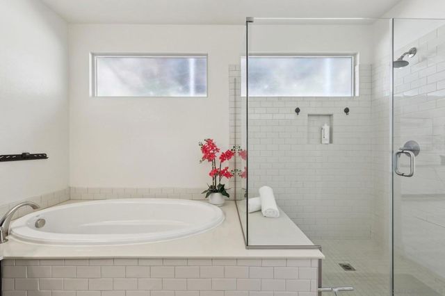 5970 Shaw Lopez Row, San Diego, CA 92121