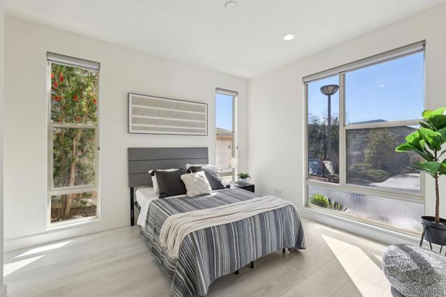 5970 Shaw Lopez Row, San Diego, CA 92121