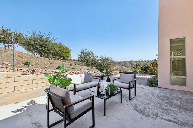 5970 Shaw Lopez Row, San Diego, CA 92121