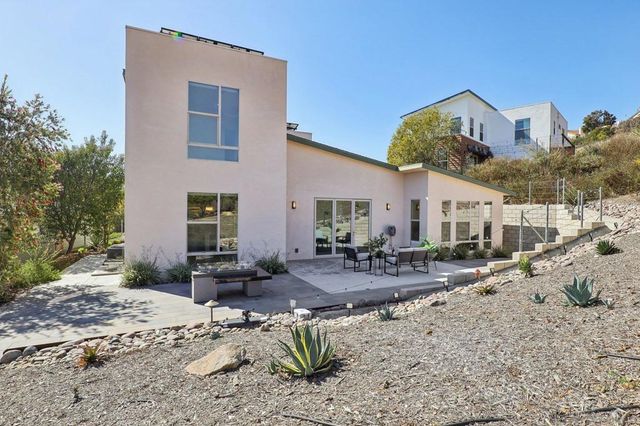 5970 Shaw Lopez Row, San Diego, CA 92121