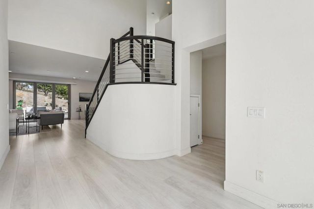 5970 Shaw Lopez Row, San Diego, CA 92121