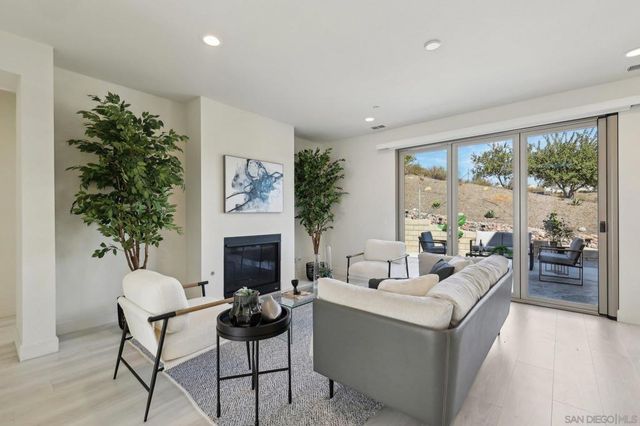 5970 Shaw Lopez Row, San Diego, CA 92121