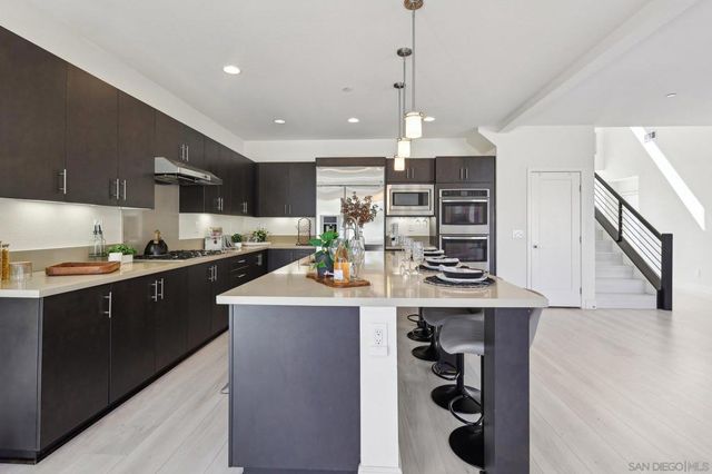 5970 Shaw Lopez Row, San Diego, CA 92121