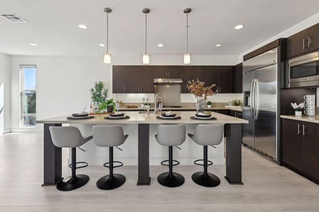 5970 Shaw Lopez Row, San Diego, CA 92121