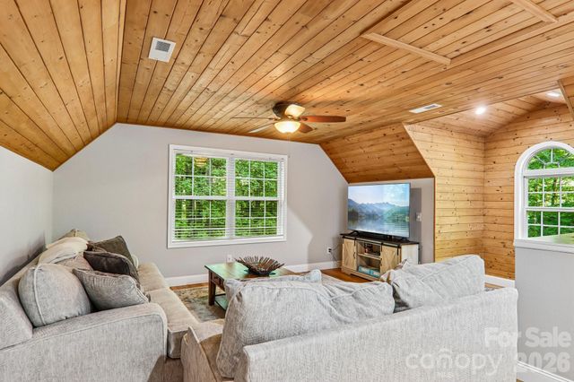 1264 Dogwood Drive, Maggie Valley, NC 28751
