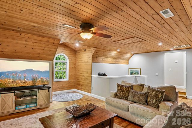 1264 Dogwood Drive, Maggie Valley, NC 28751