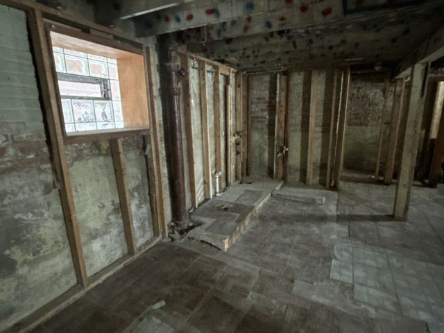 7948 S Anthony Avenue, Chicago, IL 60619