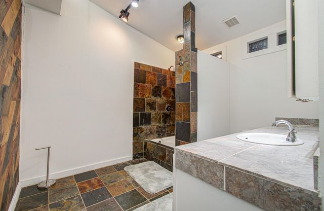 5419 Gulfton Street G, Houston, TX 77081