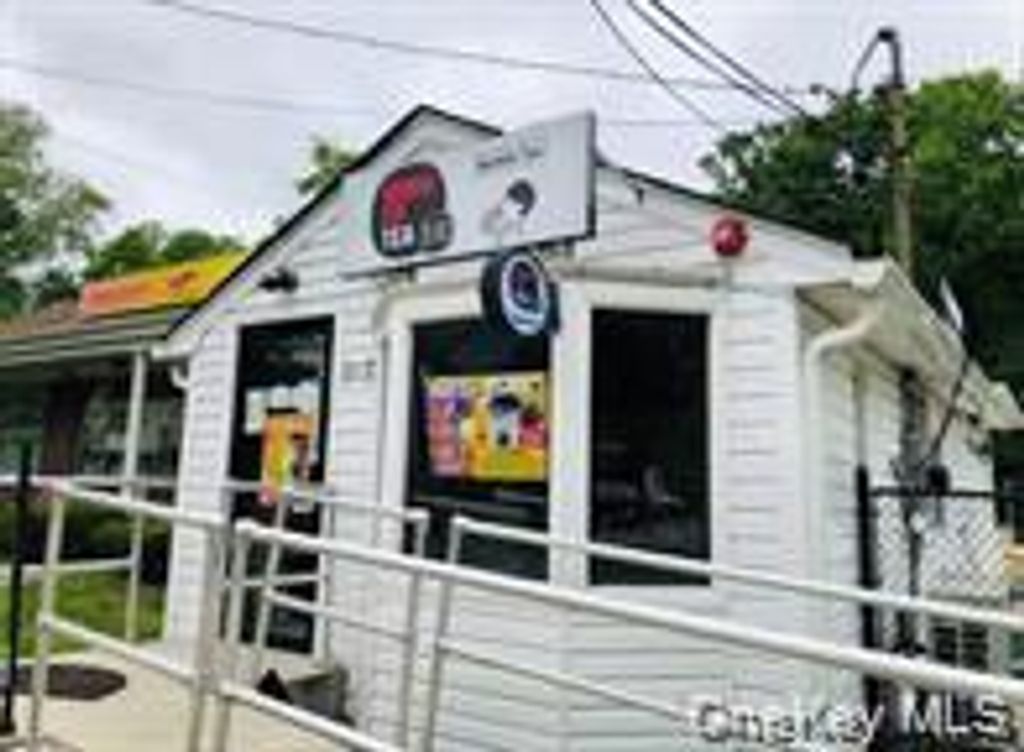 1009 N Country Road, Stony Brook, NY 11790 — exterior