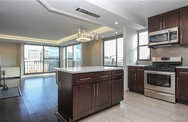 10 Cottage Place 11E, White Plains, NY 10601