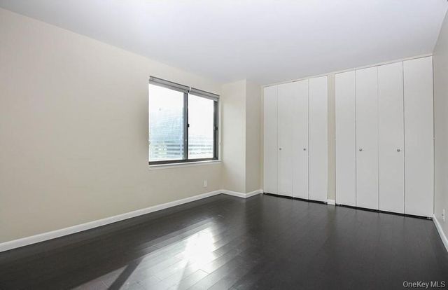 10 Cottage Place 11E, White Plains, NY 10601