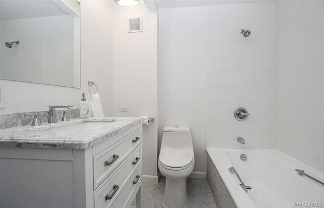 10 Cottage Place 11E, White Plains, NY 10601