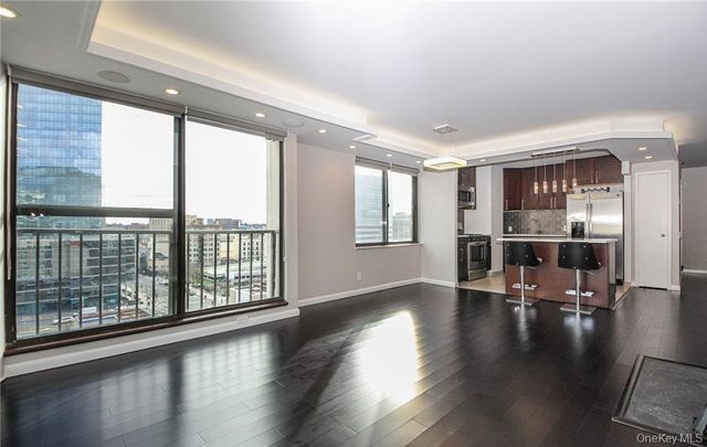 10 Cottage Place 11E, White Plains, NY 10601