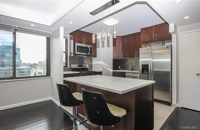 10 Cottage Place 11E, White Plains, NY 10601