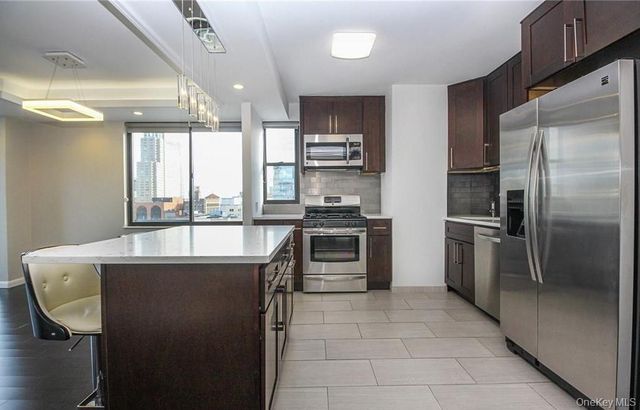 10 Cottage Place 11E, White Plains, NY 10601