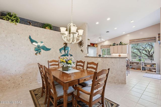 2664 S Fade Drive, Green Valley, AZ 85614