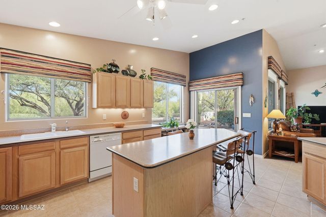 2664 S Fade Drive, Green Valley, AZ 85614