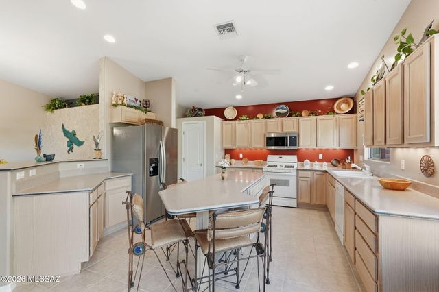 2664 S Fade Drive, Green Valley, AZ 85614