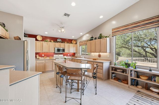 2664 S Fade Drive, Green Valley, AZ 85614