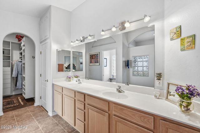 2664 S Fade Drive, Green Valley, AZ 85614