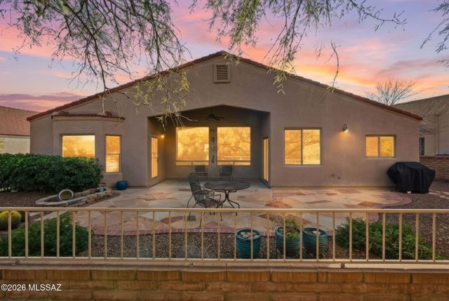 2664 S Fade Drive, Green Valley, AZ 85614