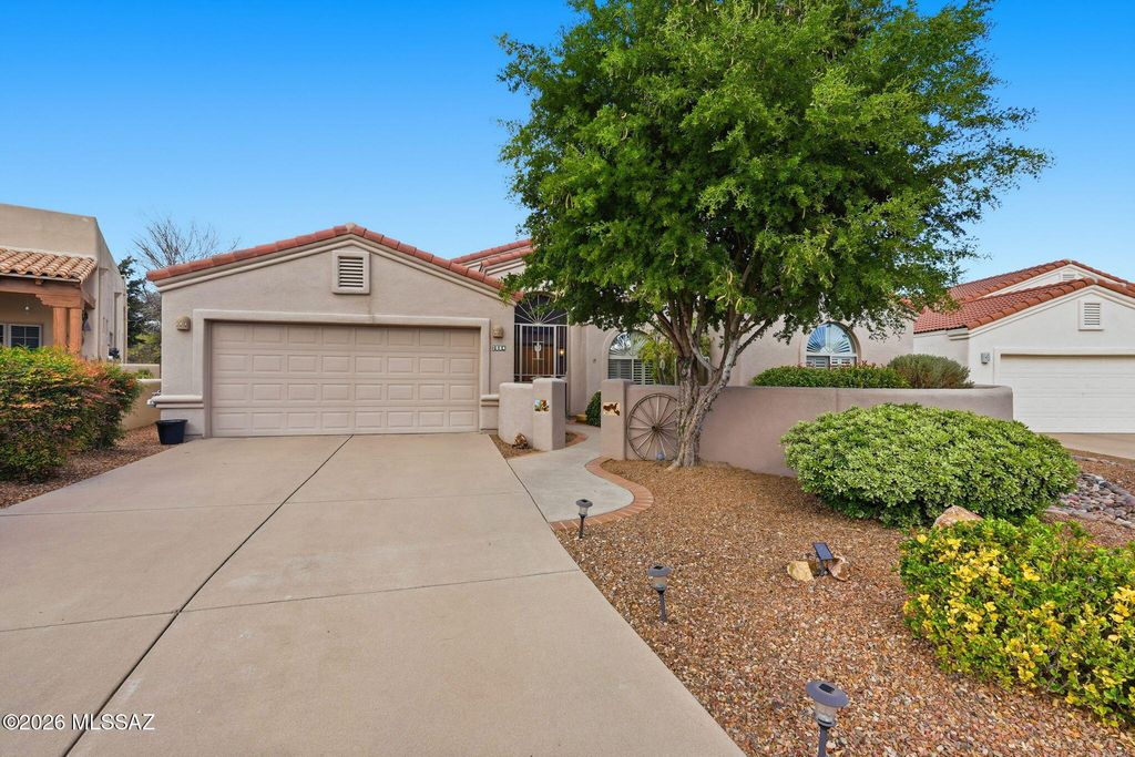 2664 S Fade Drive, Green Valley, AZ 85614