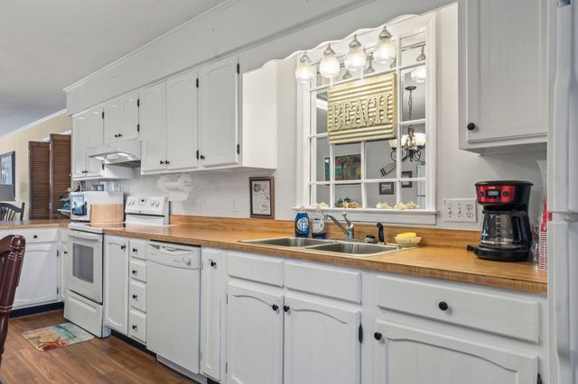 327 55th Ave. N, North Myrtle Beach, SC 29582