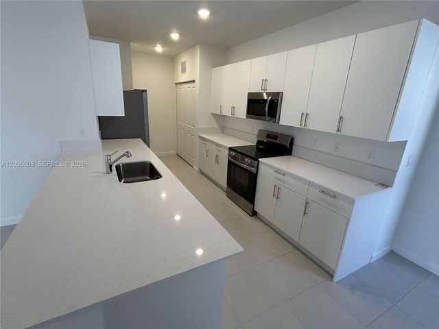 3000 Park Pl, Dania Beach, FL 33312