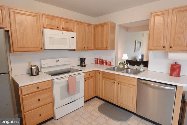 603 HONEYSUCKLE WAY, Pennsburg, PA 18073