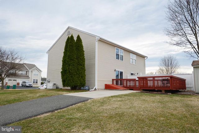 603 HONEYSUCKLE WAY, Pennsburg, PA 18073