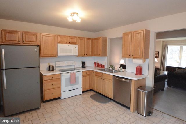 603 HONEYSUCKLE WAY, Pennsburg, PA 18073