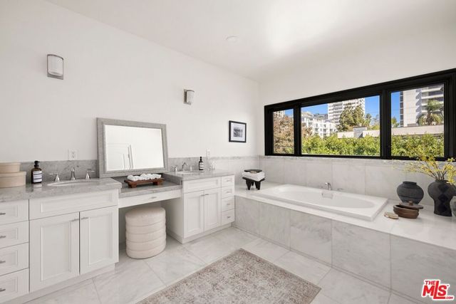 10669 Wellworth Avenue, Los Angeles, CA 90024