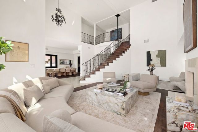 10669 Wellworth Avenue, Los Angeles, CA 90024