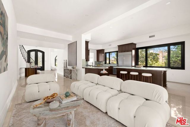 10669 Wellworth Avenue, Los Angeles, CA 90024