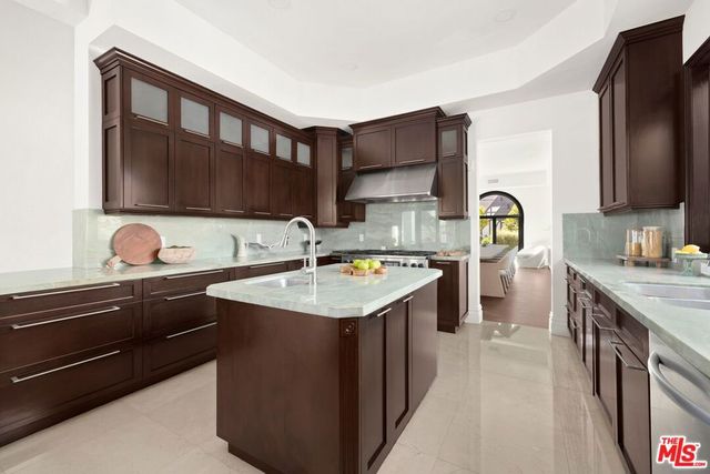 10669 Wellworth Avenue, Los Angeles, CA 90024