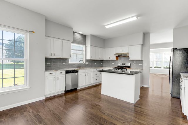 3 Barton Creek Court, Lake In The Hills, IL 60156