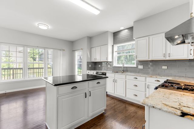 3 Barton Creek Court, Lake In The Hills, IL 60156