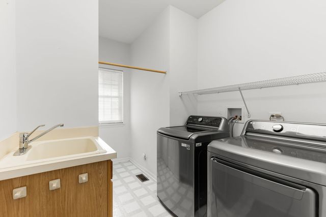 3 Barton Creek Court, Lake In The Hills, IL 60156