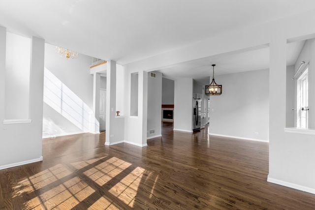 3 Barton Creek Court, Lake In The Hills, IL 60156